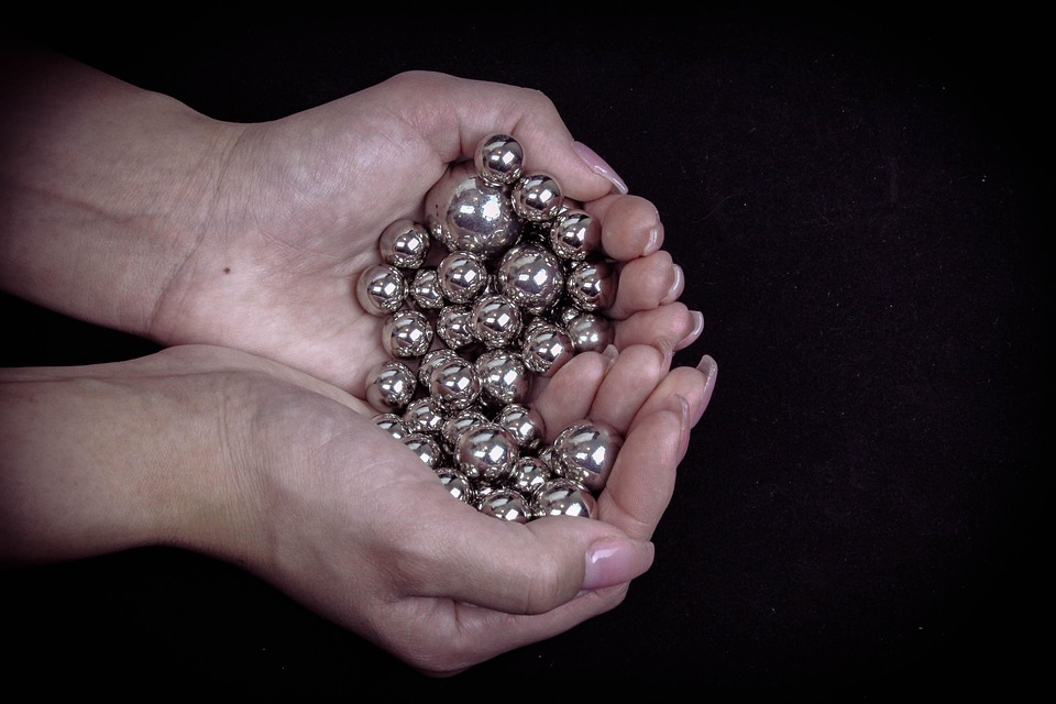 Aplicații Practice: Cum se Folosește un Analizator Metali în Industria Deșeurilor